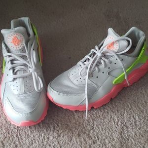 Never worn Nike Huarache